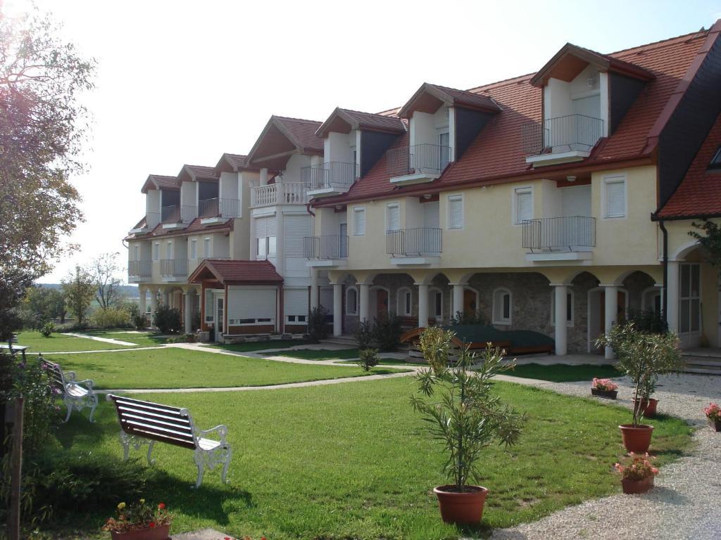 Bed and Breakfast Bakony Panzio Tótvázsony Exterior foto